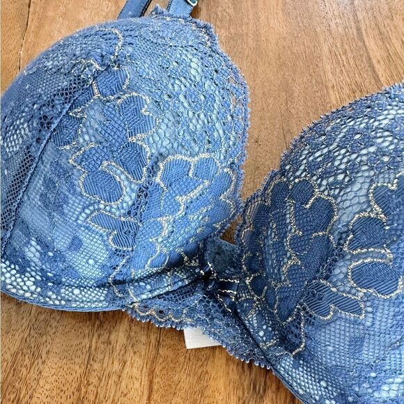 Victoria’s Secret Blue Lace Push-Up Bra - Picture 2 of 4